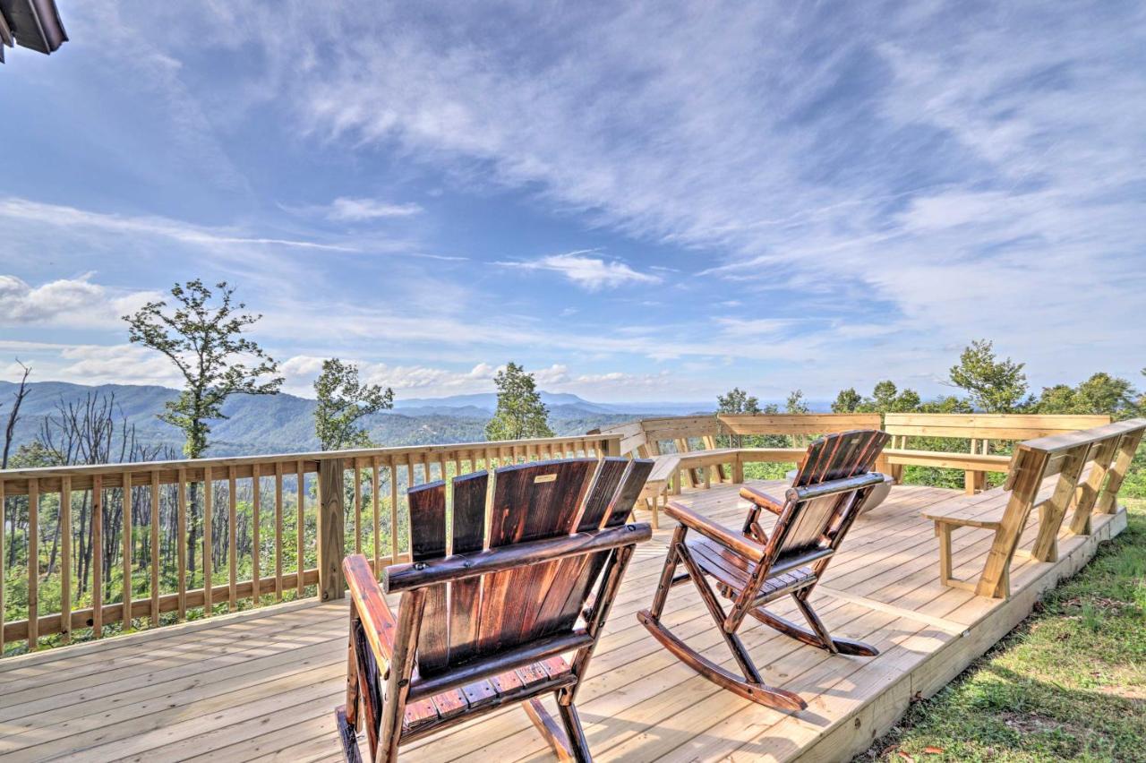 Upscale Gatlinburg Cabin Deck, Fire Pit And Hot Tub エクステリア 写真