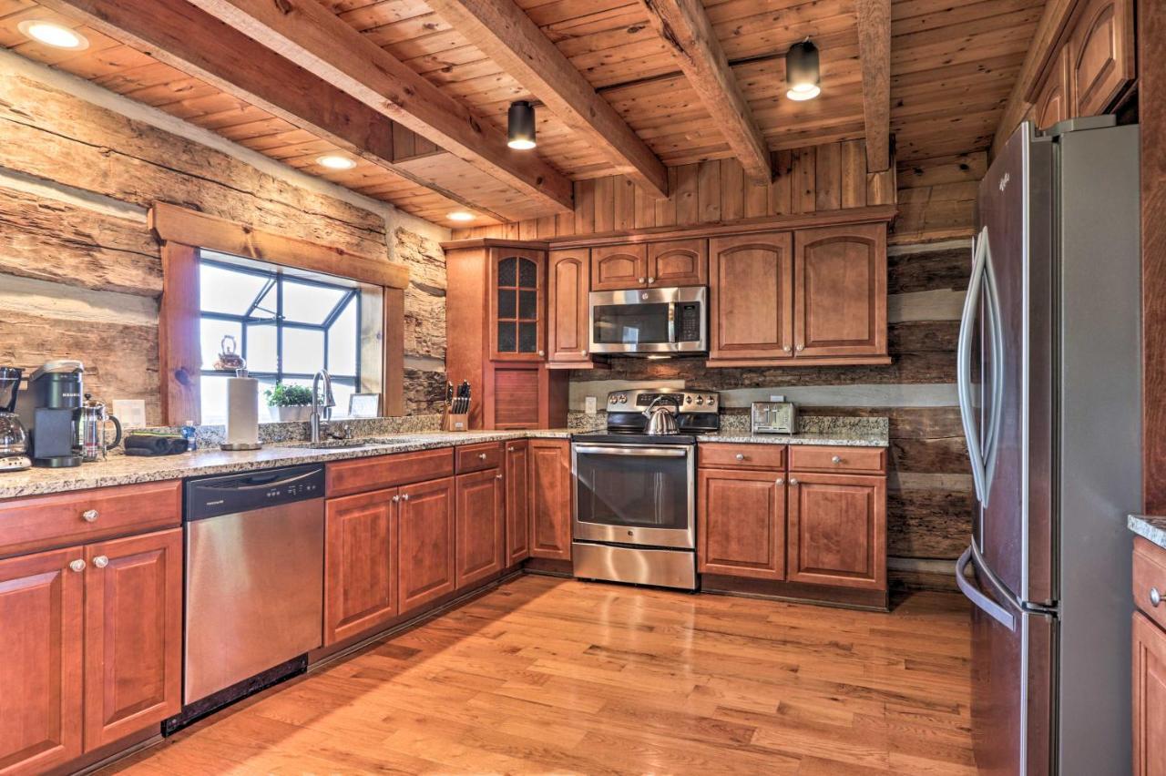 Upscale Gatlinburg Cabin Deck, Fire Pit And Hot Tub エクステリア 写真