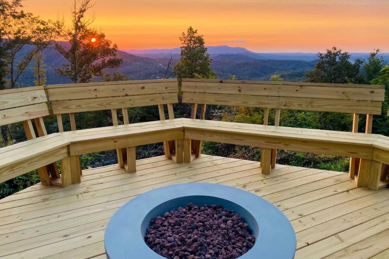 Upscale Gatlinburg Cabin Deck, Fire Pit And Hot Tub エクステリア 写真